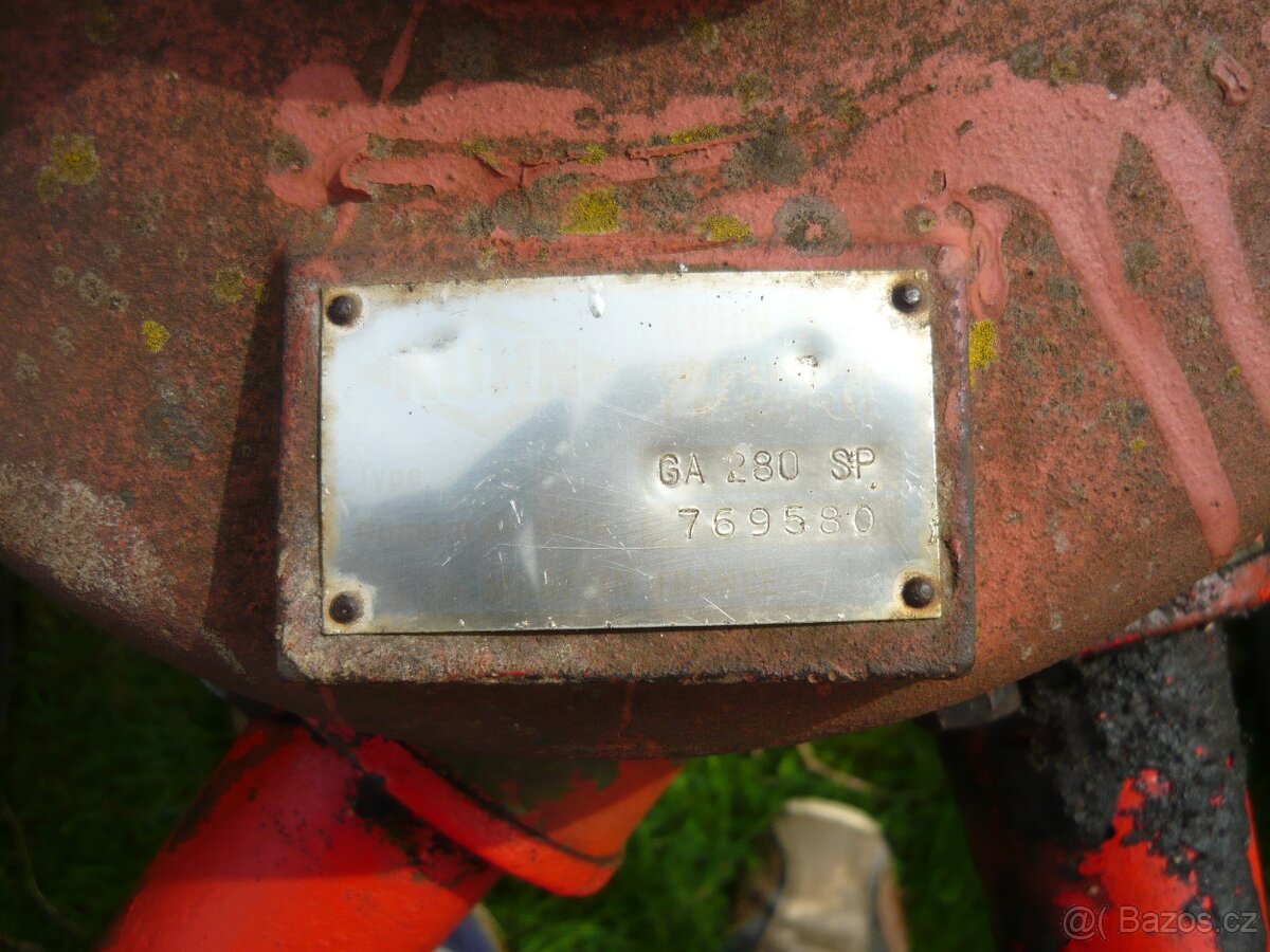 KUHN 280 SHRNOVAČ -- ruzné díly - 3