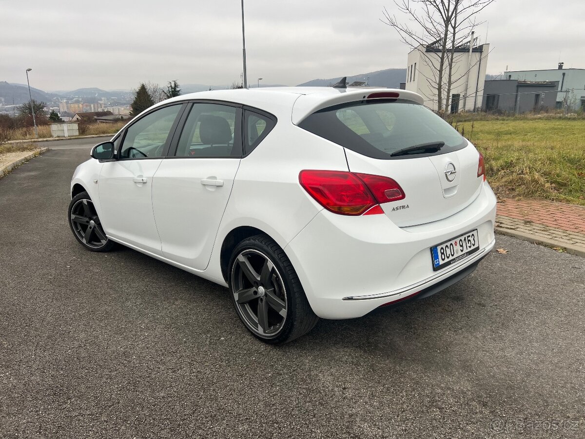 Opel Astra J 1.4 - 3