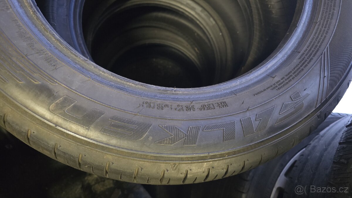 Falken 235/55R17 - 3