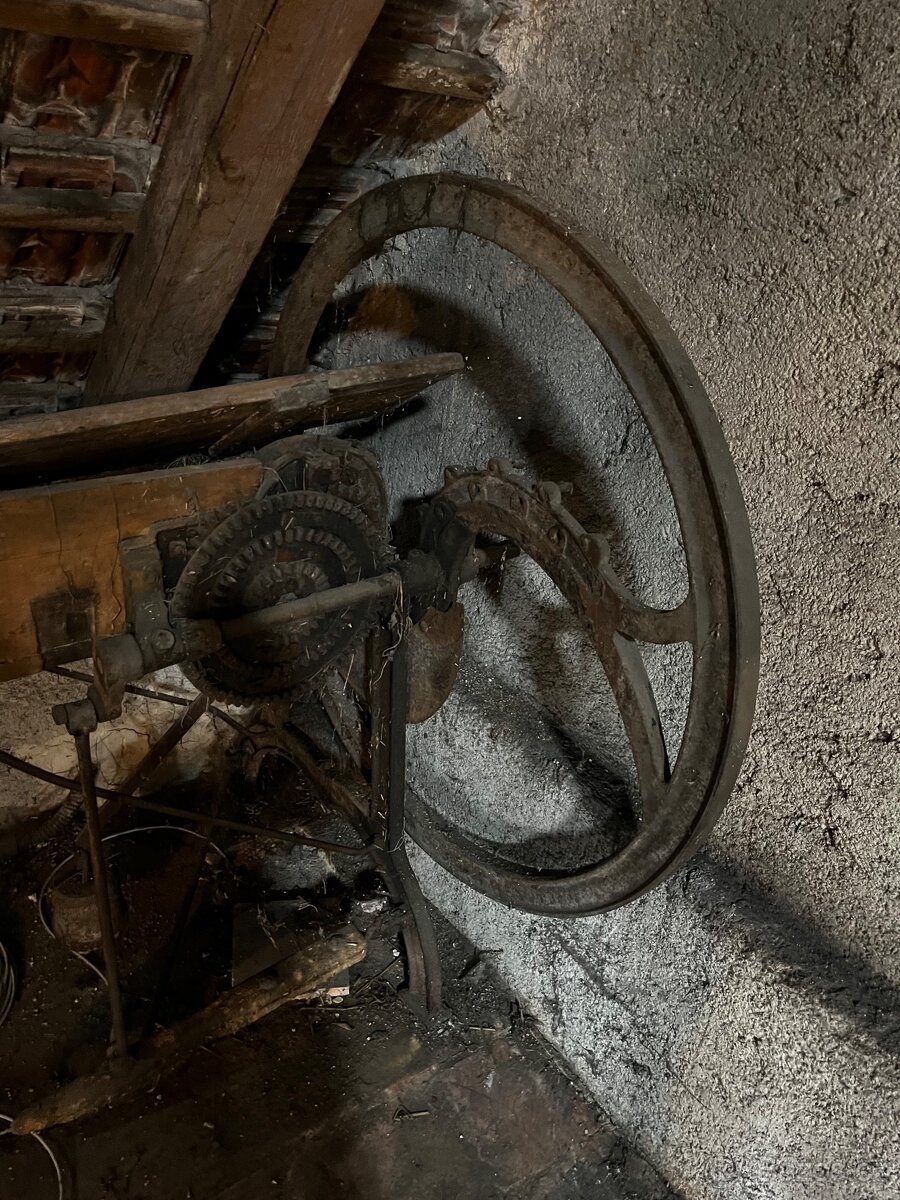 Stará řezačka obilí - 3