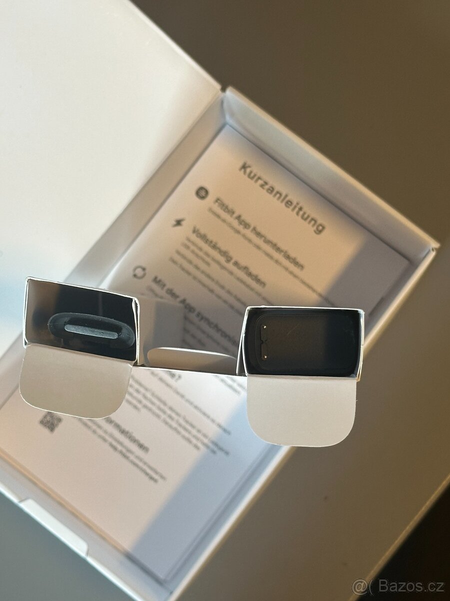 Chytrý náramek Fitbit Charge 6 černý, PC 3500,- 5 - 3