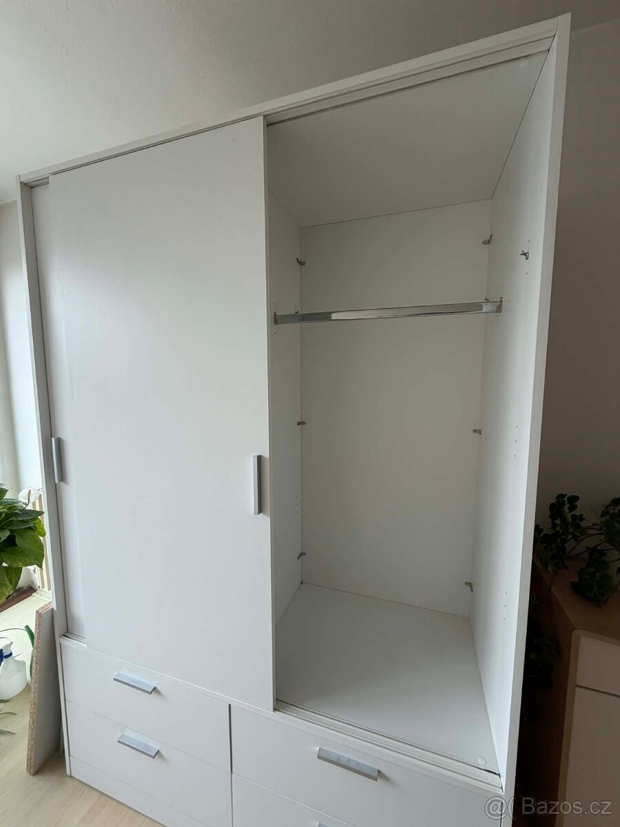Šatní skříň - 3