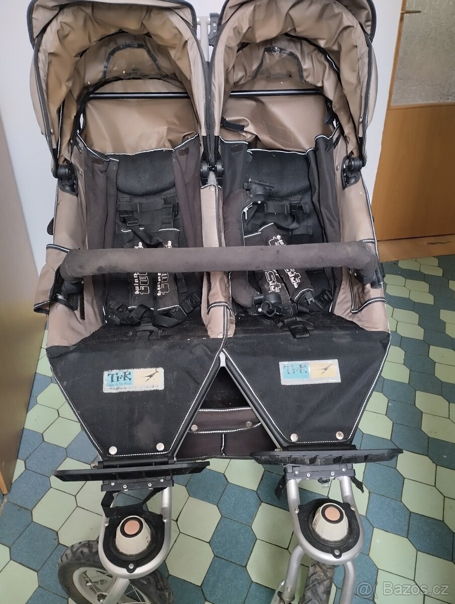 Kočárek pro dvojčata - 3