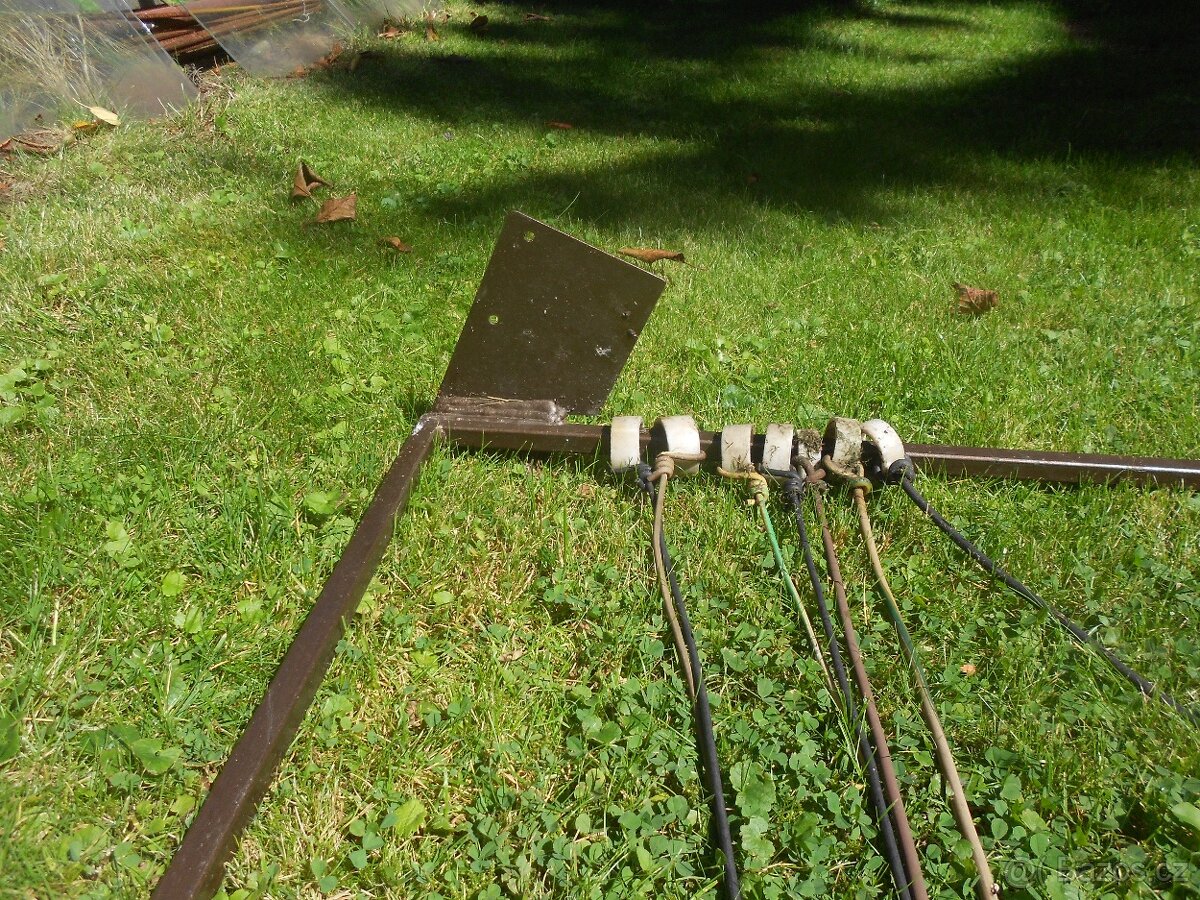 kanc. křeslo; sedačka čalouněná; sušáky na prádlo - 3