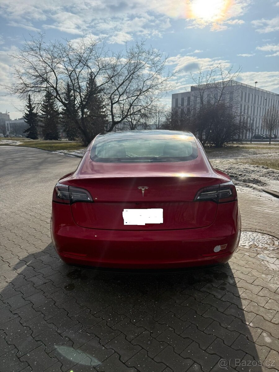 Tesla model 3 - 3