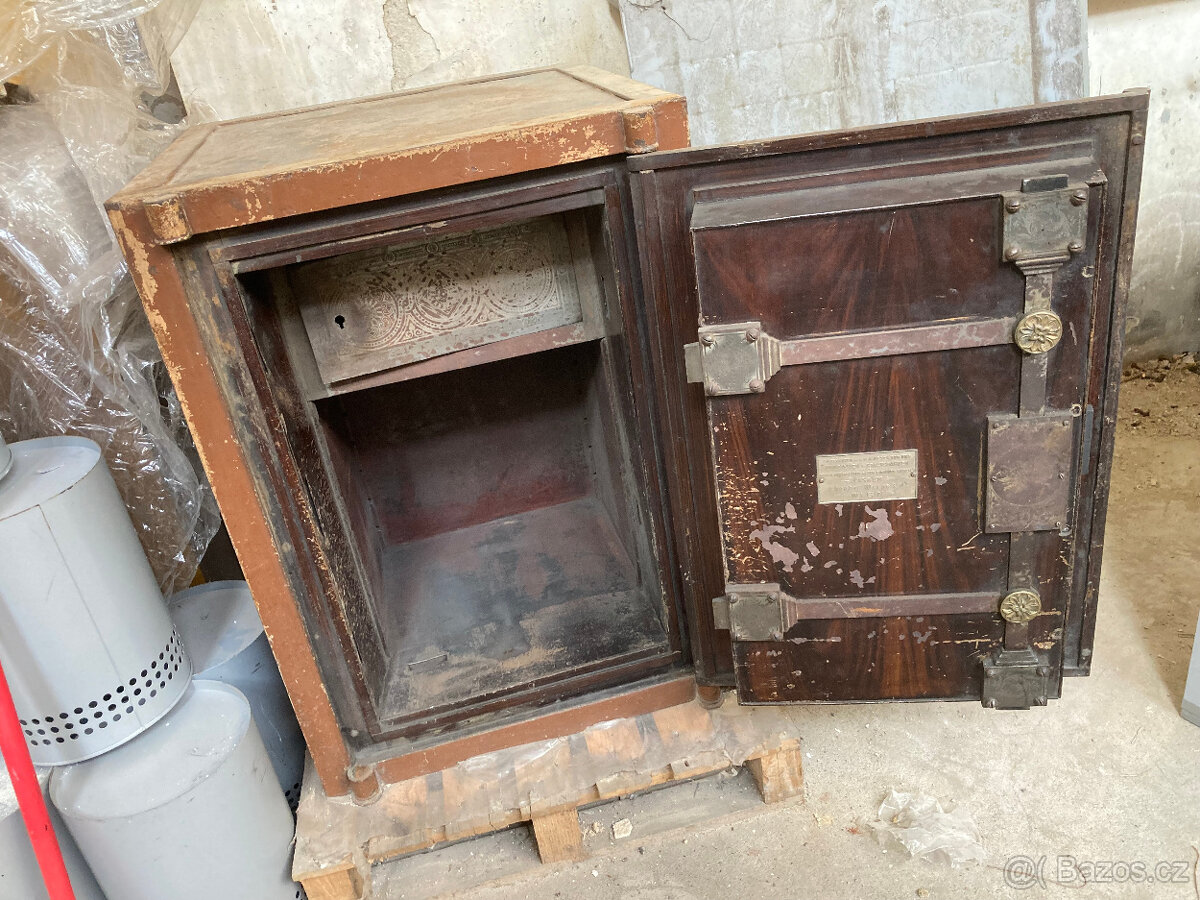 Trezor starožitný Popelka za 12.000 kč - 3