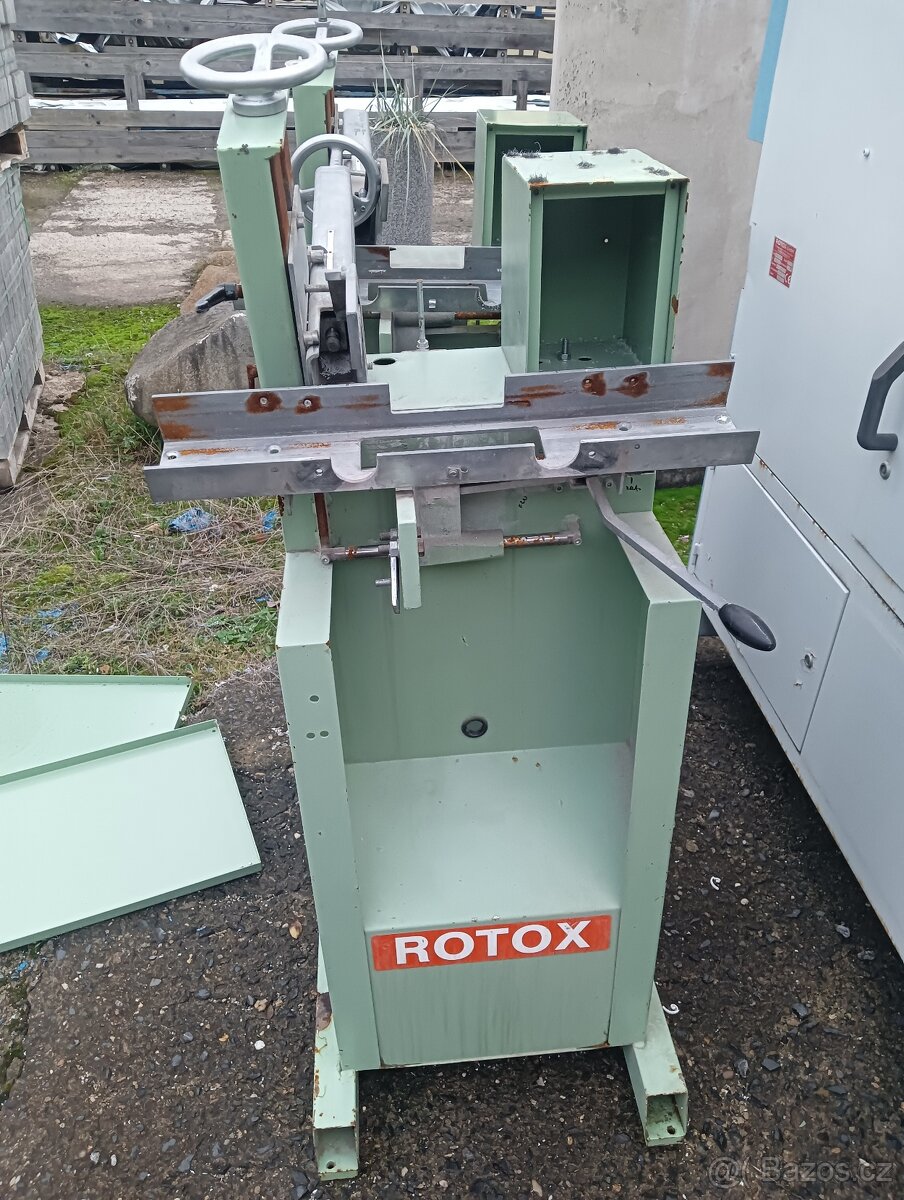 Konstrukce - podstavec stroje ,( frézy rotox fws 380) - 3