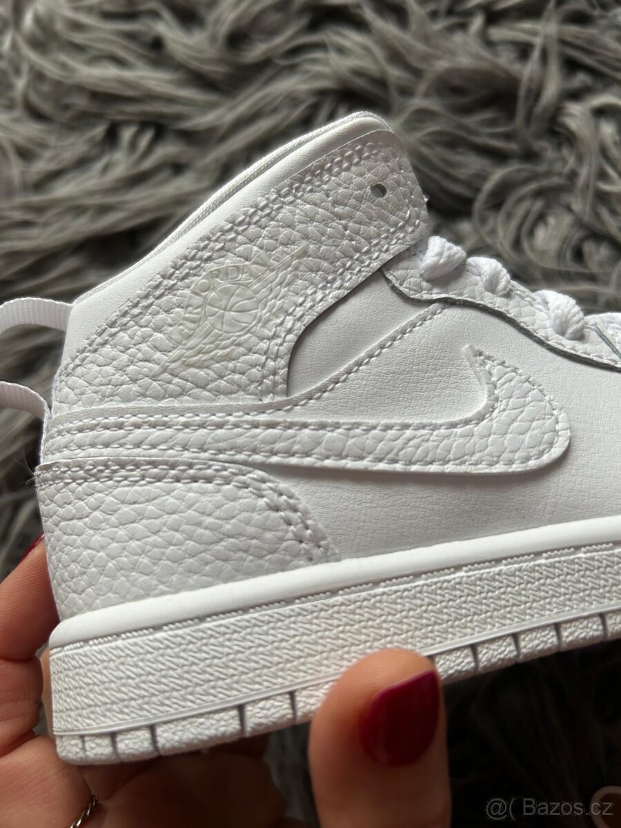 Nike Air Jordan 29,5 Dětské,bílé kožené kotníkové. - 3