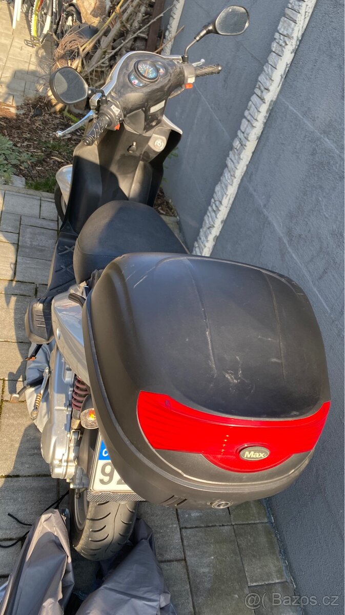 Skutr Moped Kymco Agility 50 4T - 3