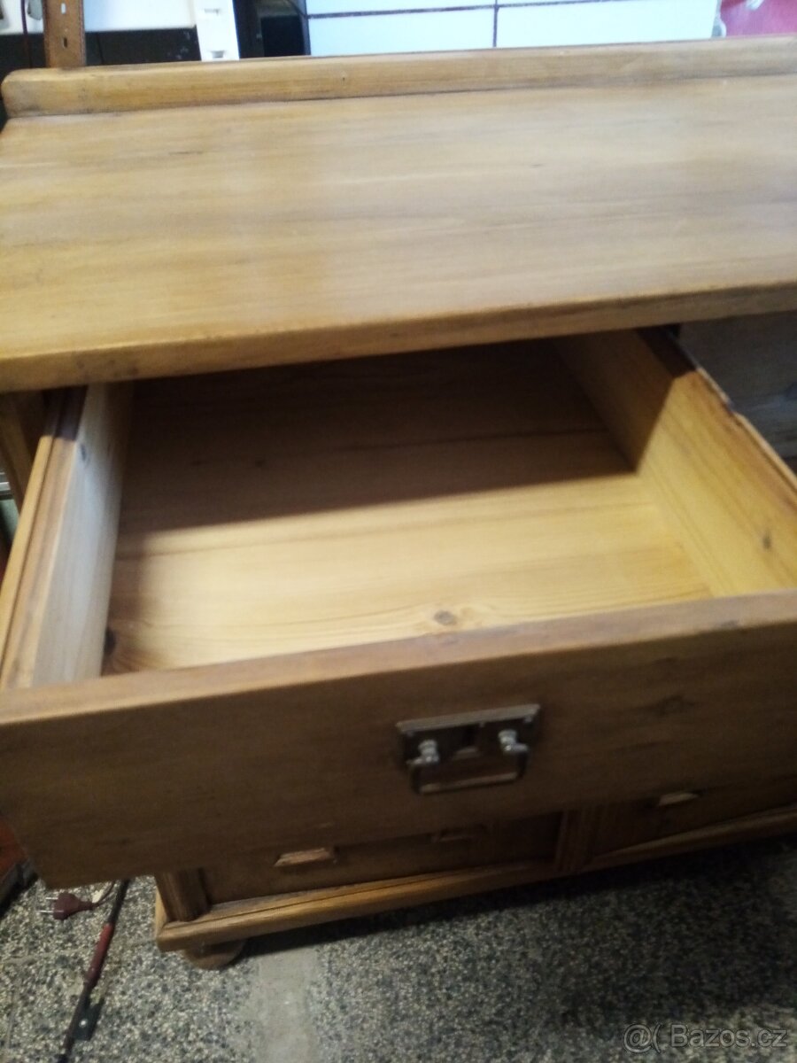 Starožitná selská skříňka - 3