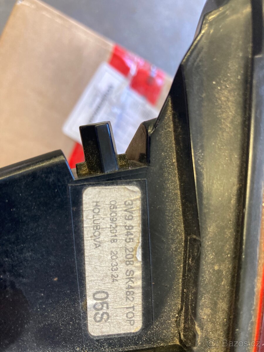 Škoda Superb III zadní světlo - 3