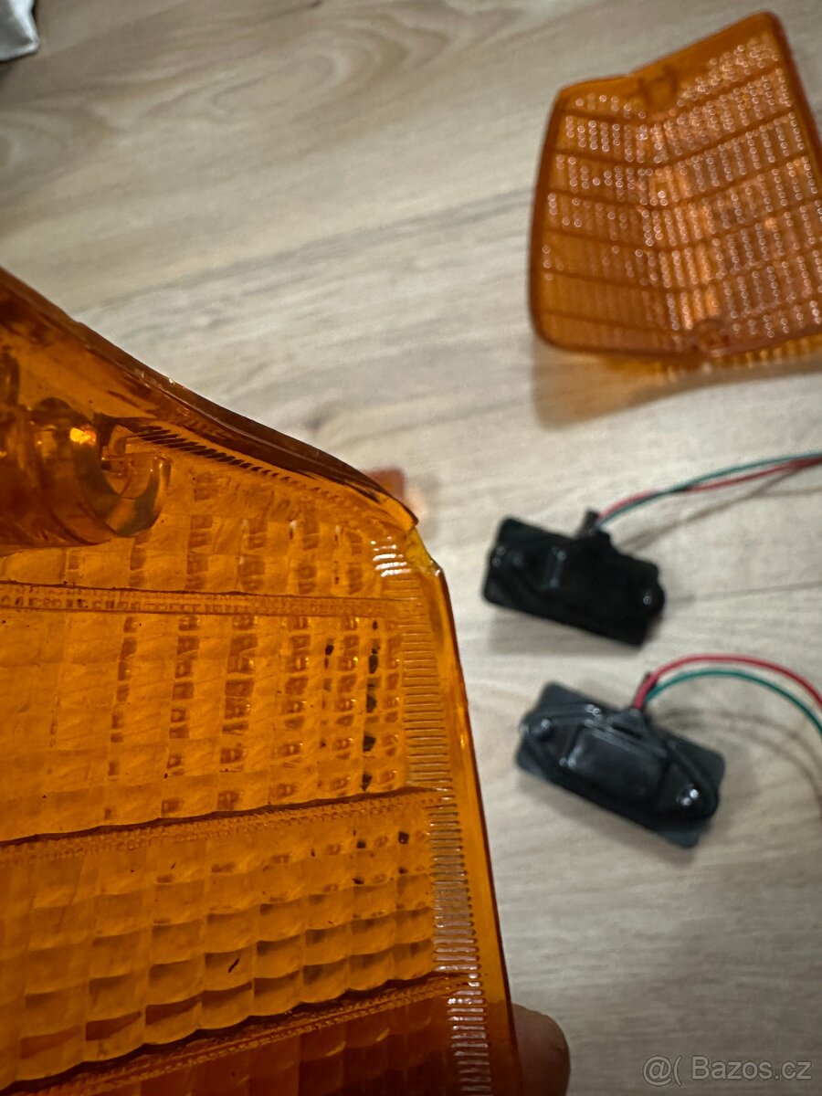 Nepoužité kryty blinkrů Škoda 105-120-130 - 3