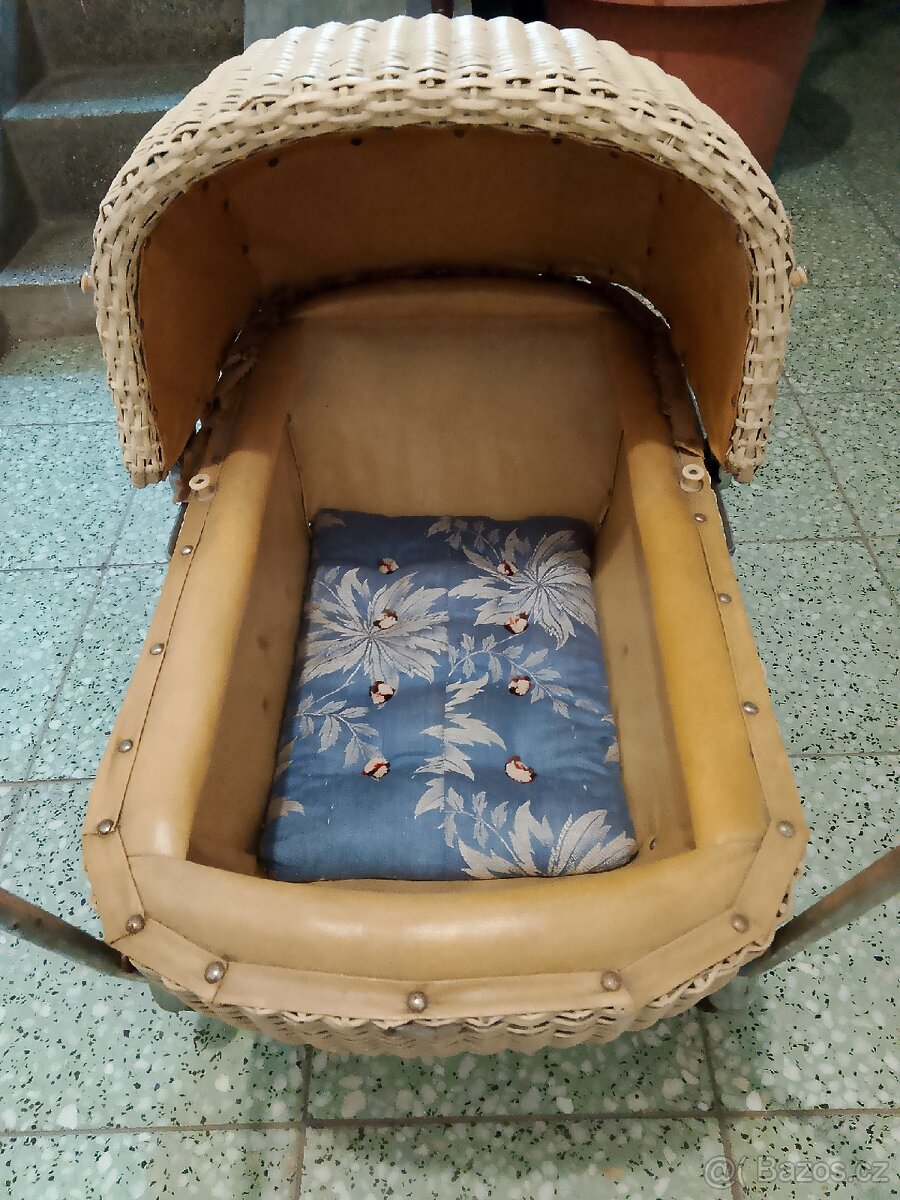 starožitný proutěný kočárek Liberta - 3