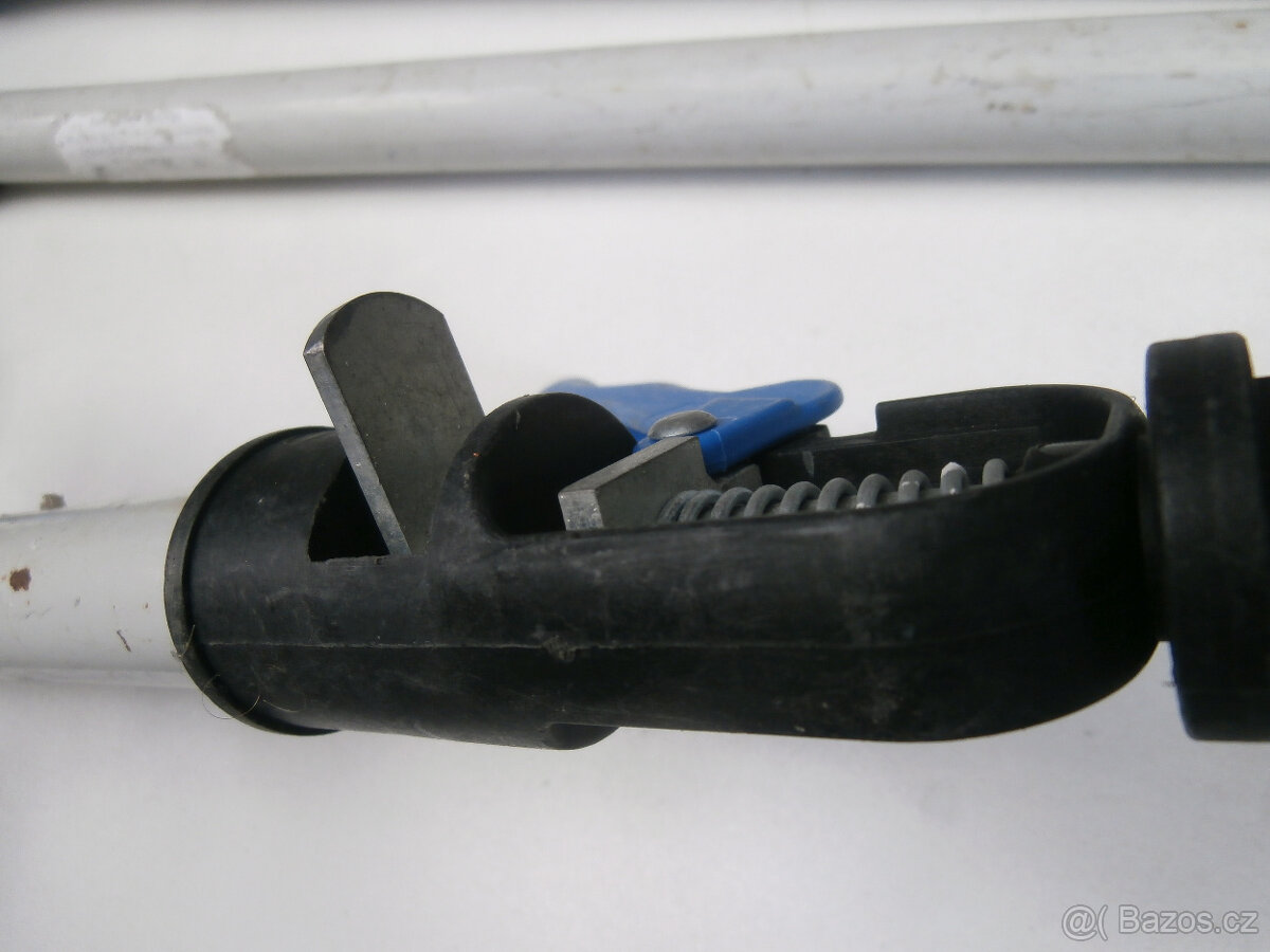 Teleskopická rozpěrná tyč starší za 100 kč. - 3