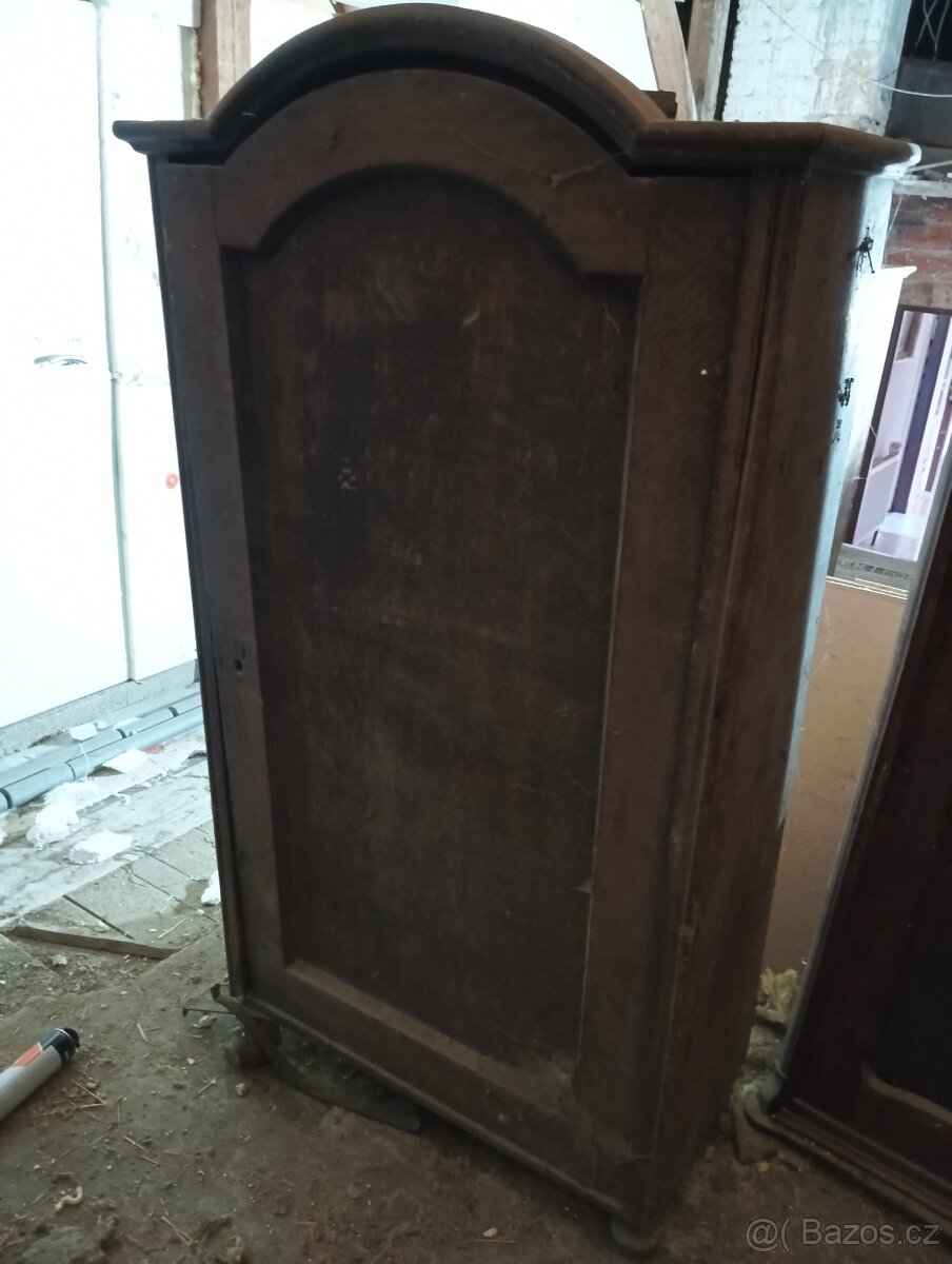 Starožitné šatní skříně - 3
