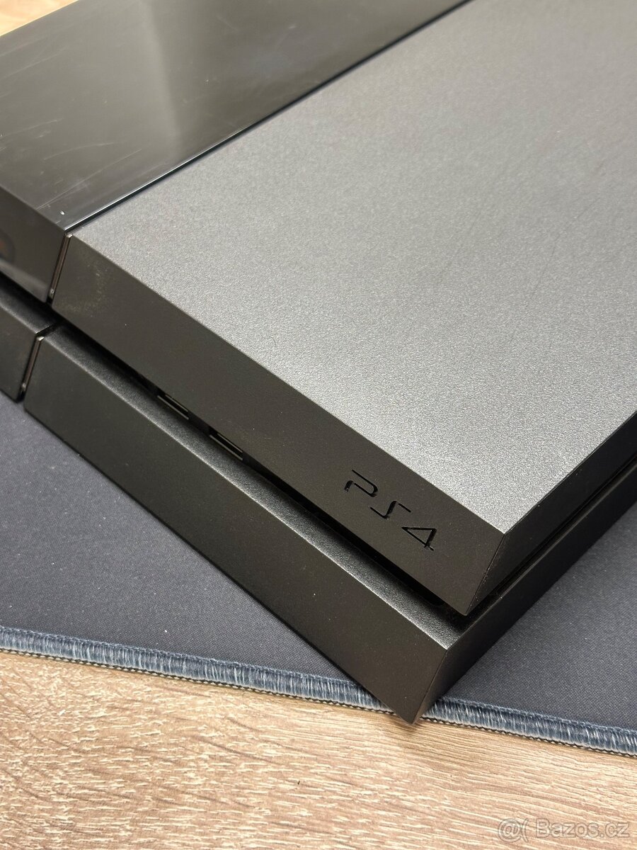 Playstation 4 500GB Černý, ovladač - 3