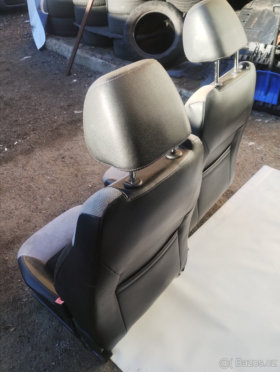 Škoda Fabia RS - přední sedadla - 3