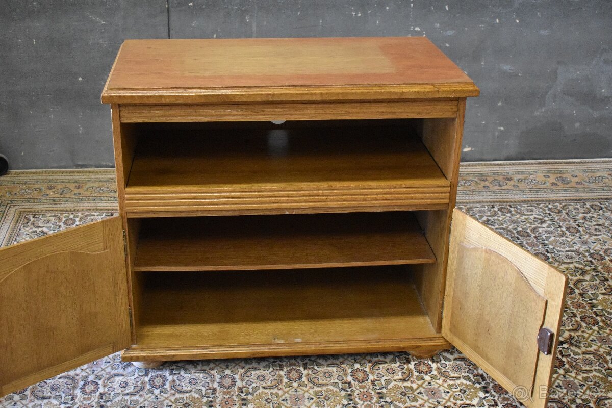 Televizní komoda - 3