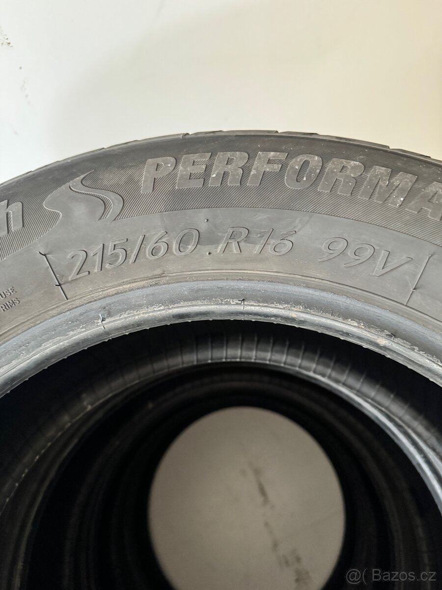 Pneu 215/60 R16 - 3