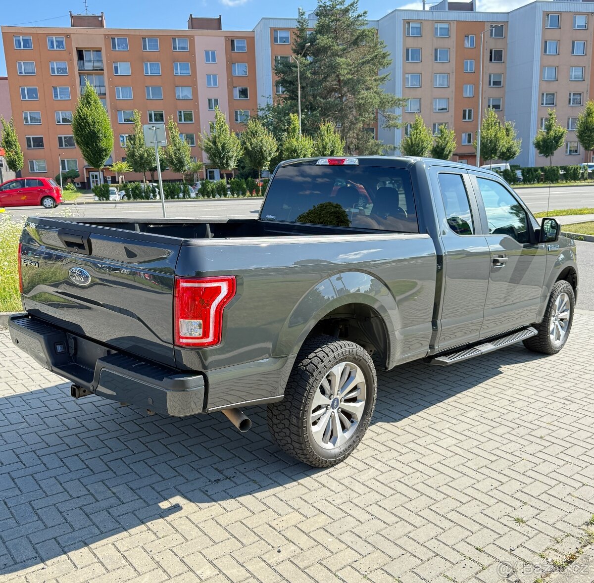 Ford F-150 5.0 V8–2017–4x4–TAŽNÉ 3.5t—KRÁSNÁ BARVA