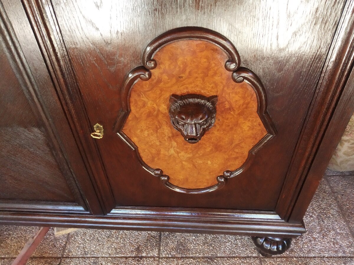 Starožitná komoda-bufet. - 3