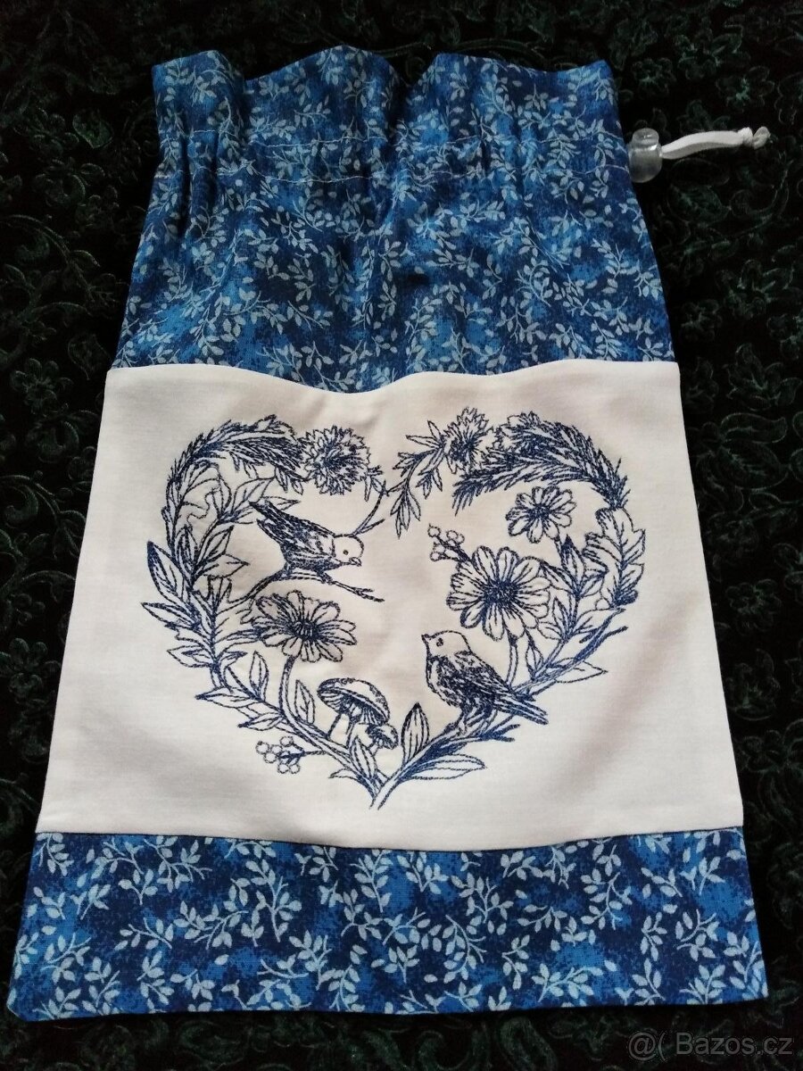 KRÁSNÉ VYŠÍVANÉ PYTLÍKY - MODRÁ - VČELY, HEŘMÁNEK 2 kusy - 3