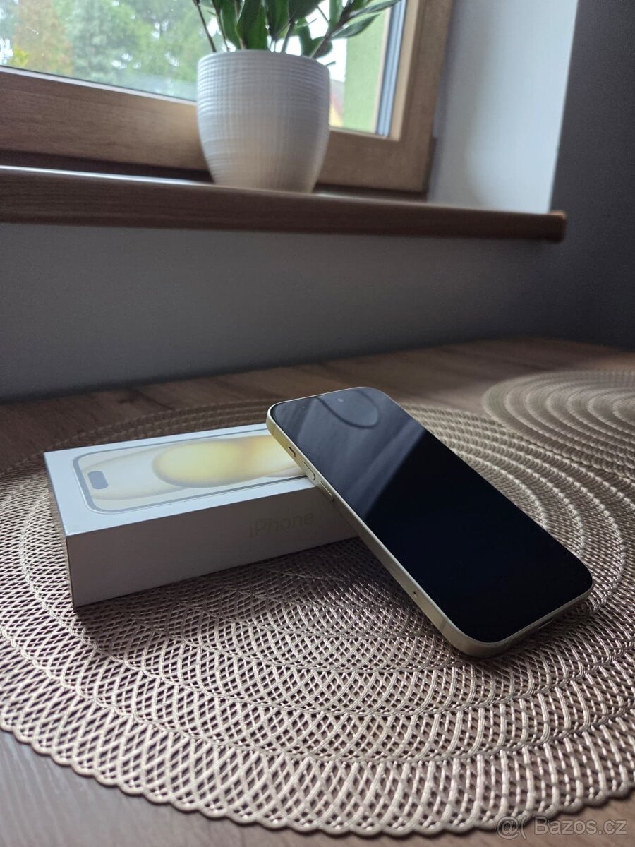 Prodám žlutý Apple IPhone 15 128GB - 3