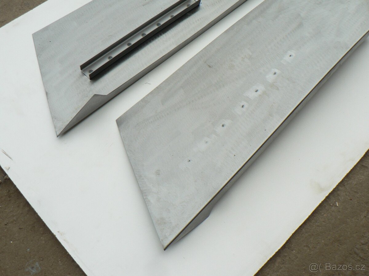 Zadní část zadního blatníku Tatra 603 - 3