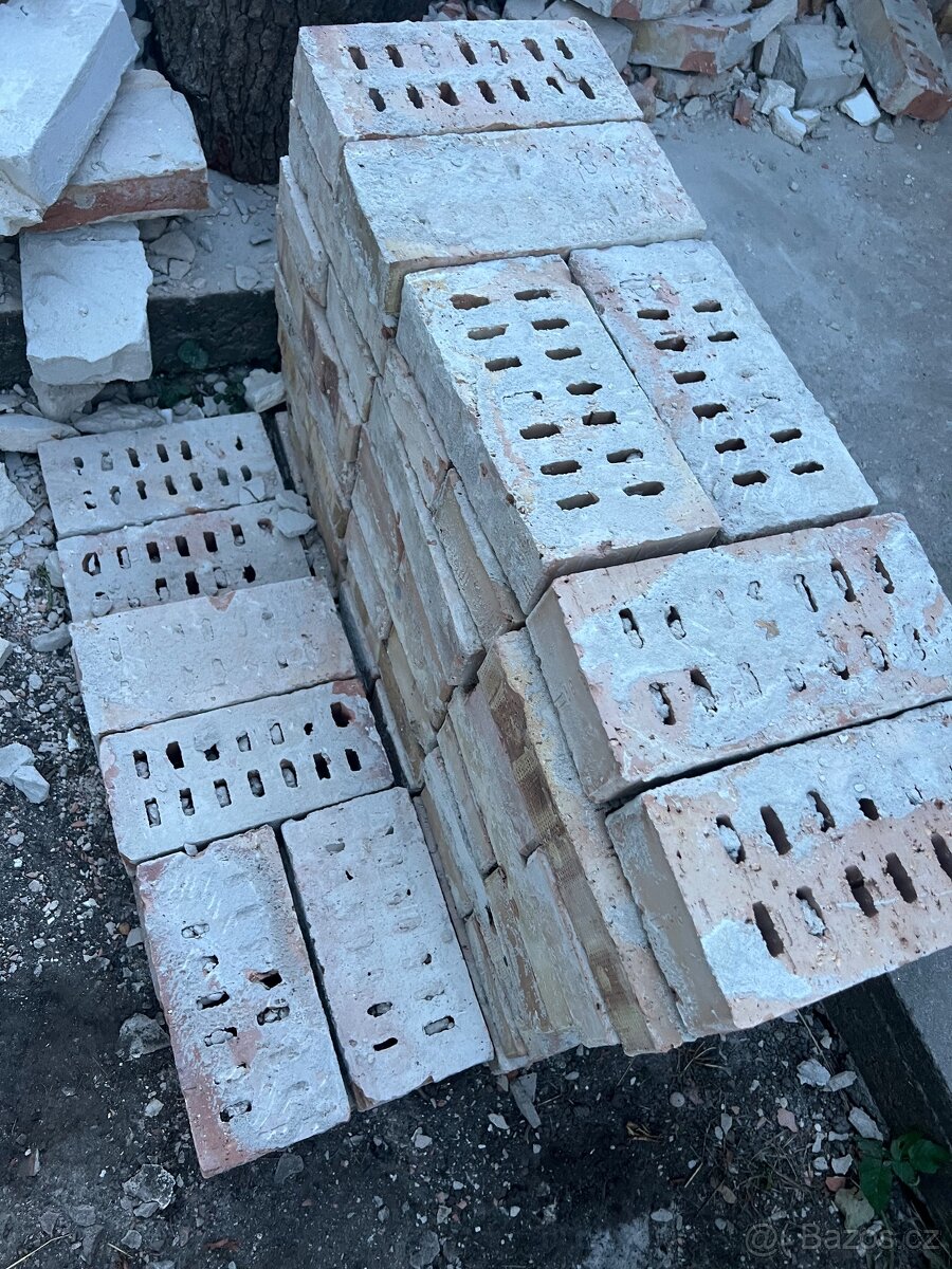 Staré cihly z demolice - 3
