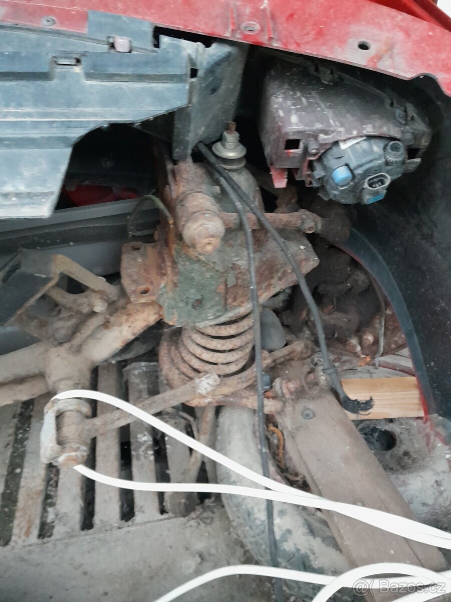 Volha 24 predni naprava blatníky dveře a jine - 3