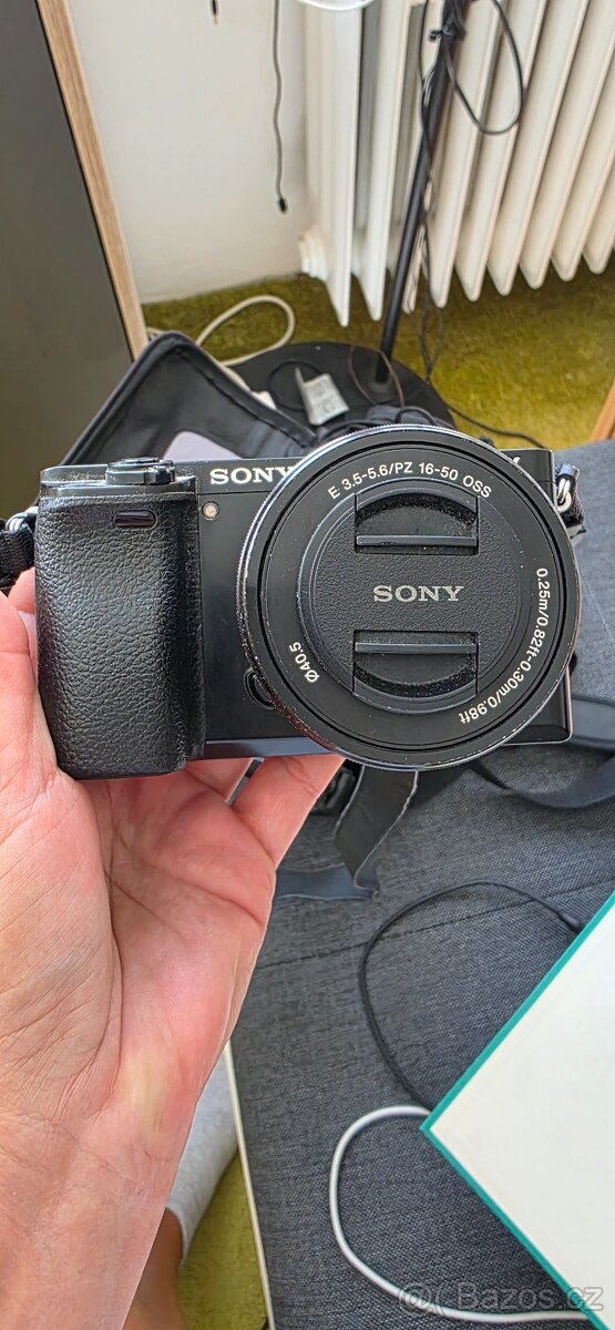 fotoaparát s příslušenstvím - 3