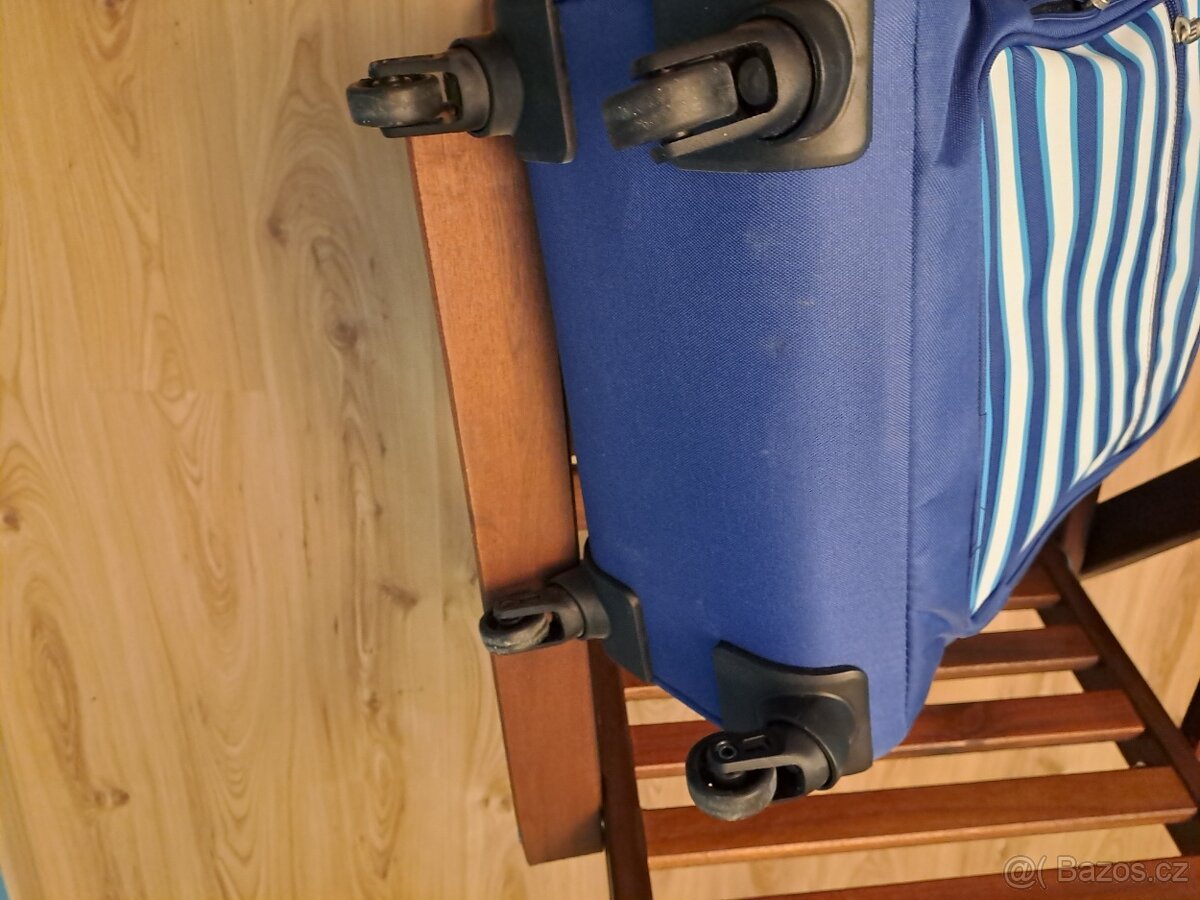 Nový menší cestovní kufr na kolečkách vhodny prdospělé/děti - 3