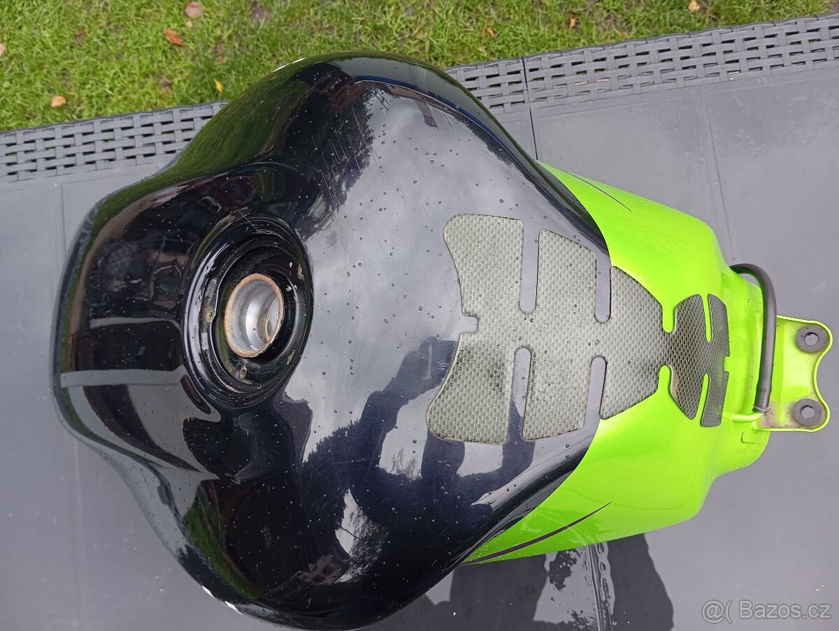 Nádrž Kawasaki ZX9R Ninja - 3