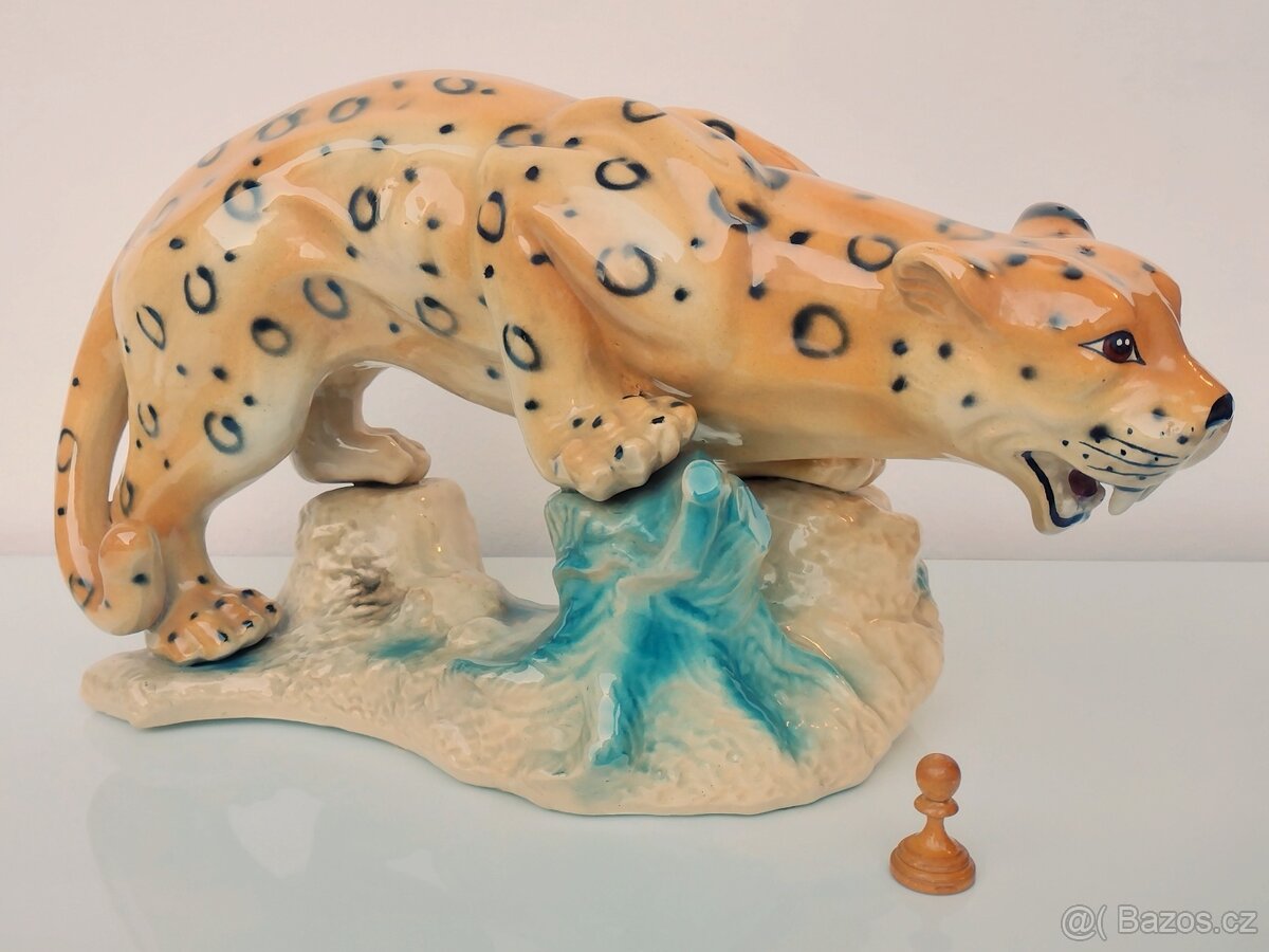 Velká stará socha geparda/levharta - 3