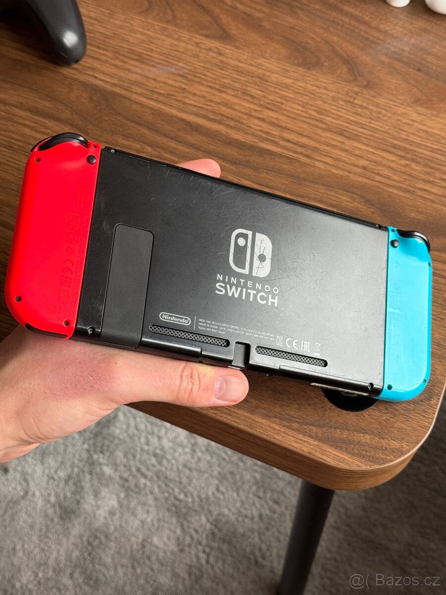 Prodám Nintendo Switch + ovladač - 3