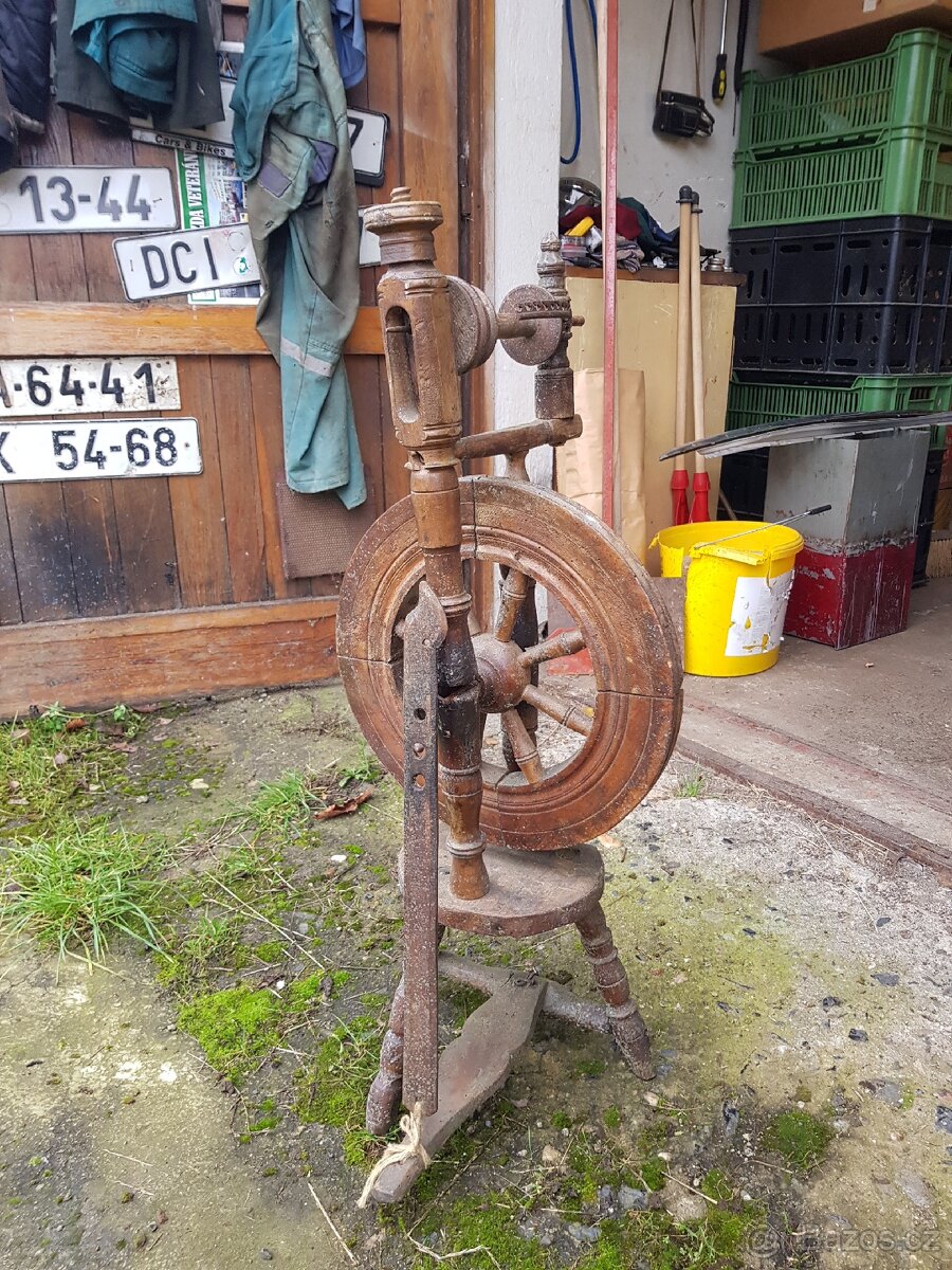 Starý dřěvěný kolovrátek - 3