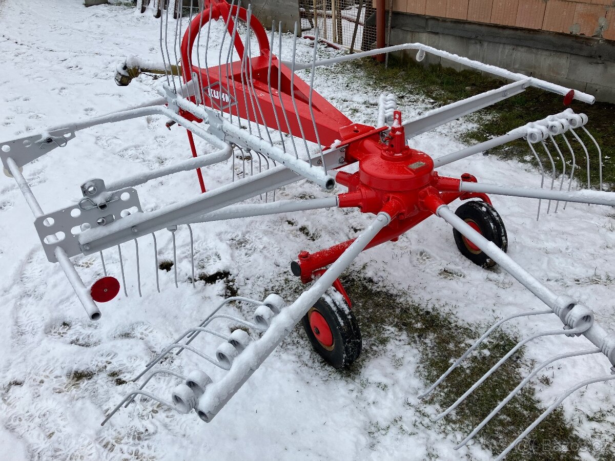 Nahrabovač sena Kuhn GA - 3