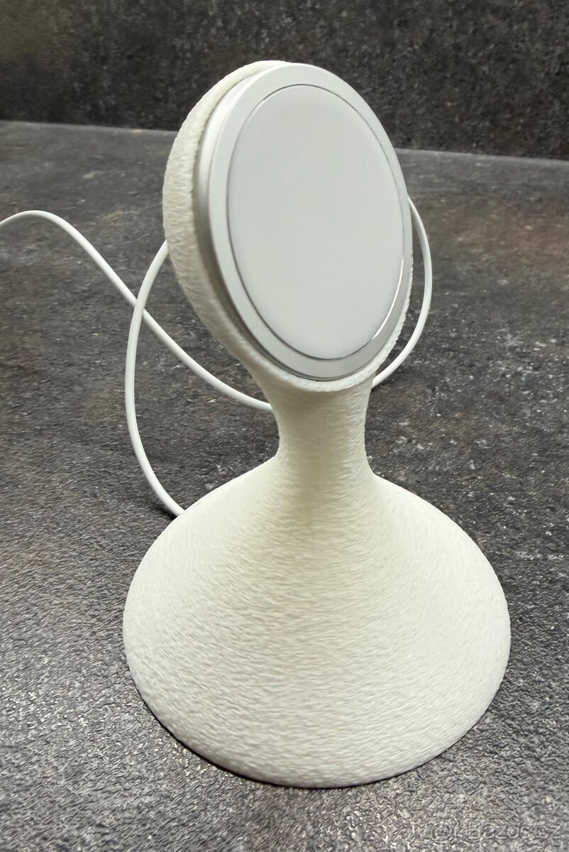 3D stojan pro iPhone s MagSafe – moderní design - 3