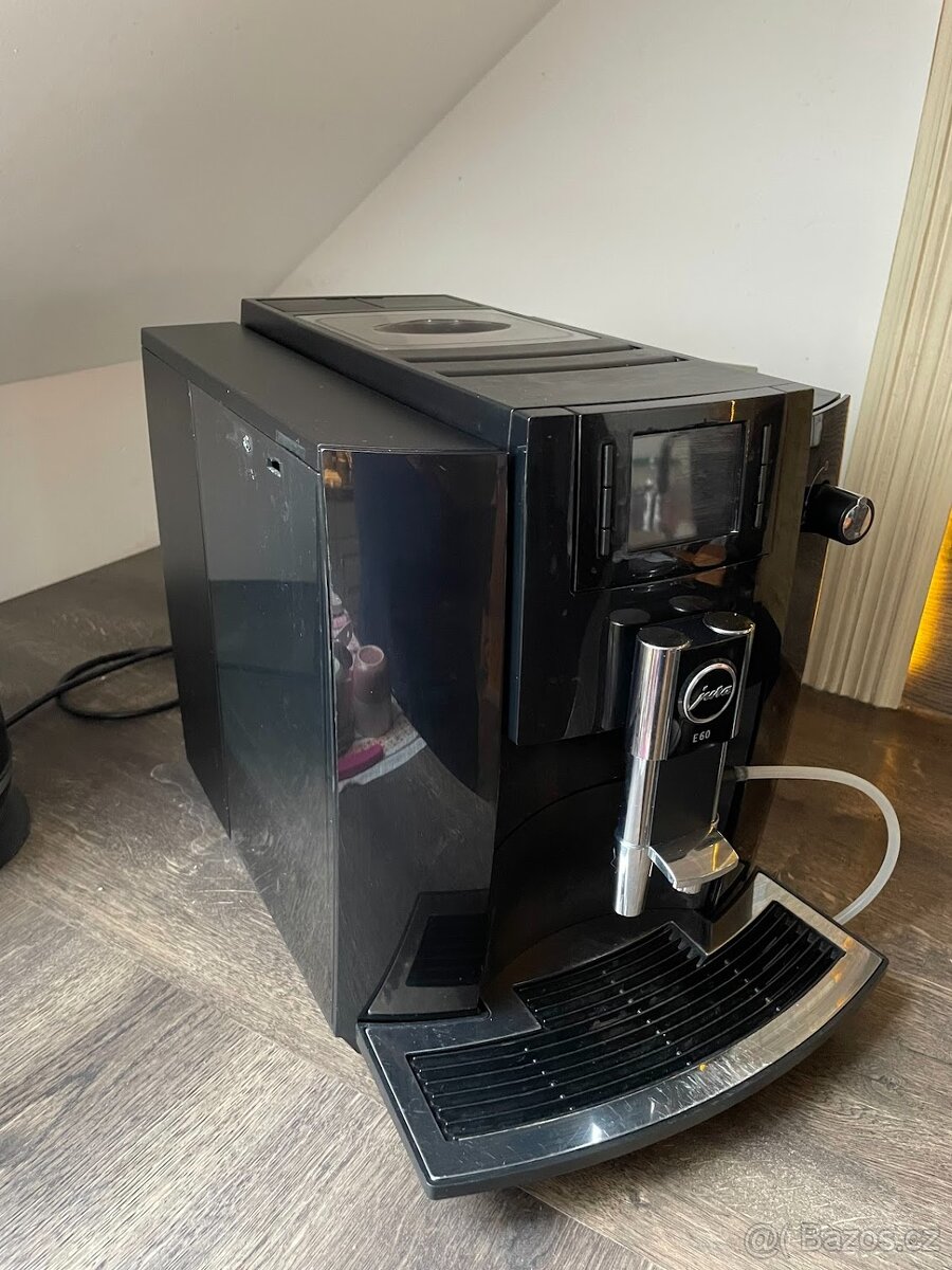 Kávovar Jura E60 - 3
