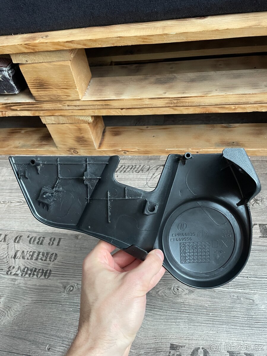 Kryt boční strany sedačky (u bezpečnostního pásu) - 3