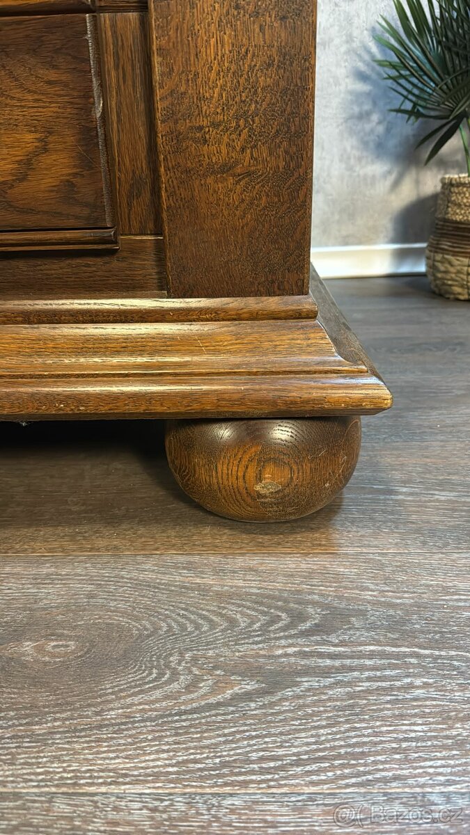 Masivní skříň (141013) - 3