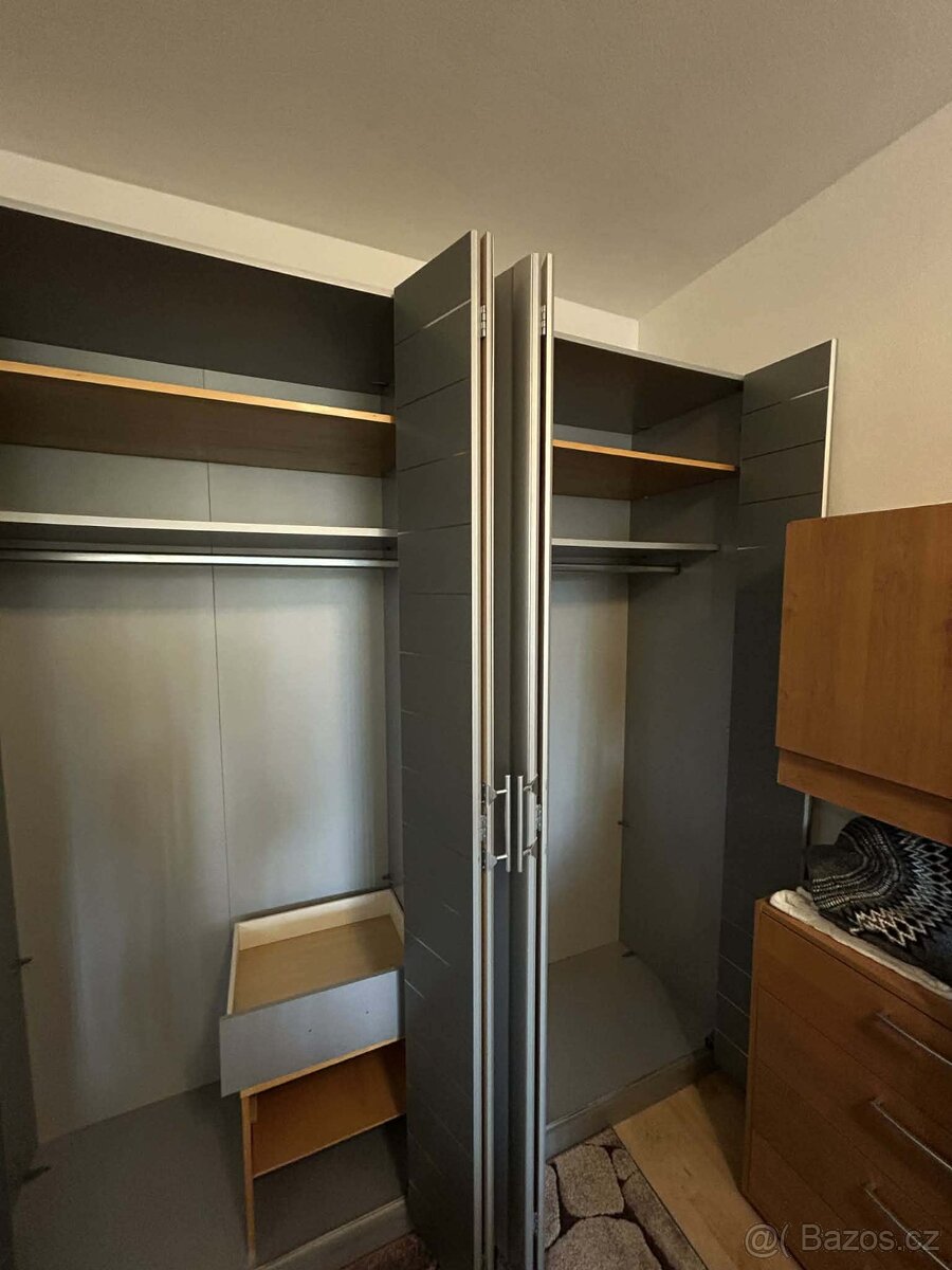 Šatní skříň - 3
