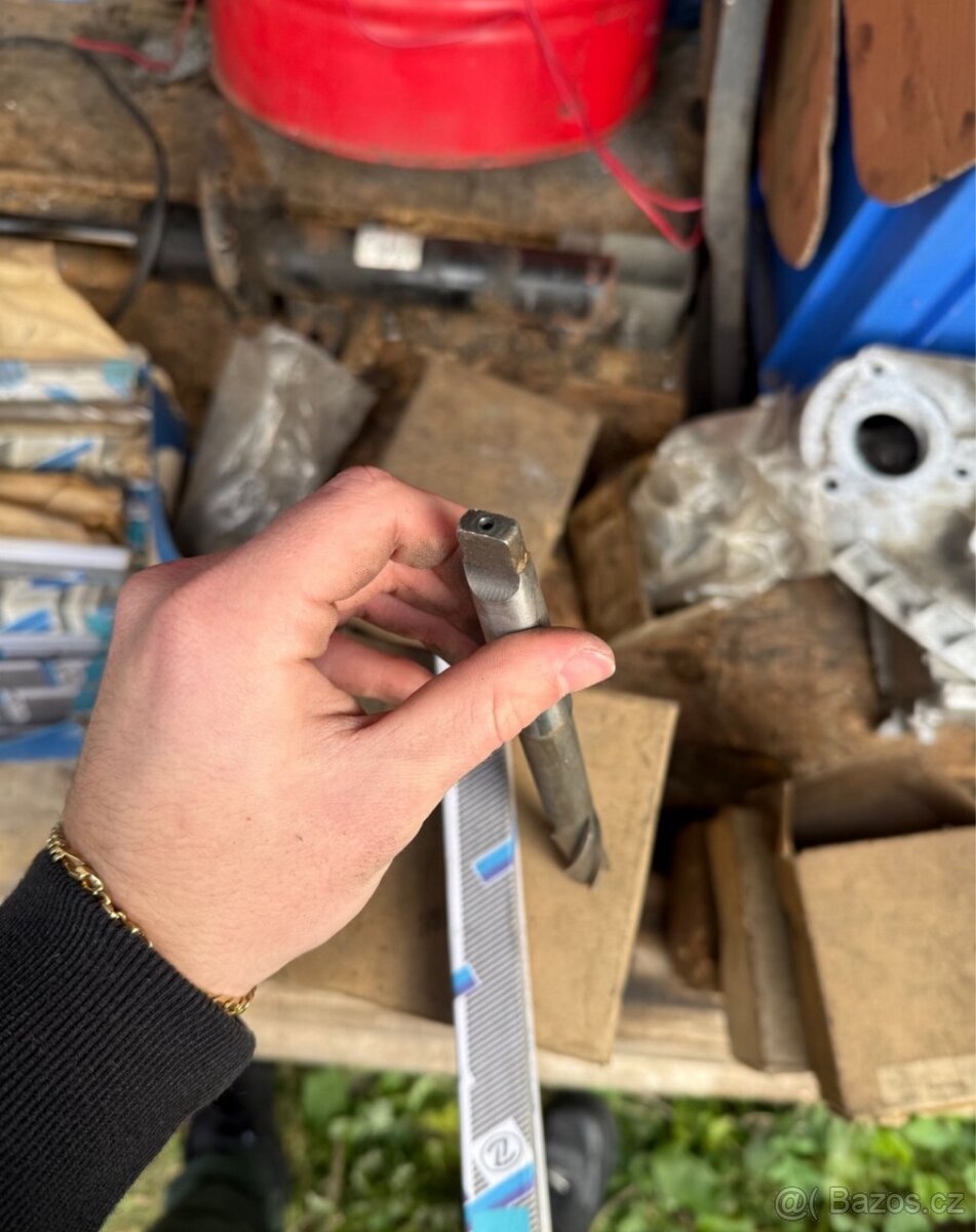 Výhrubník s kuželovou stopkou - 3