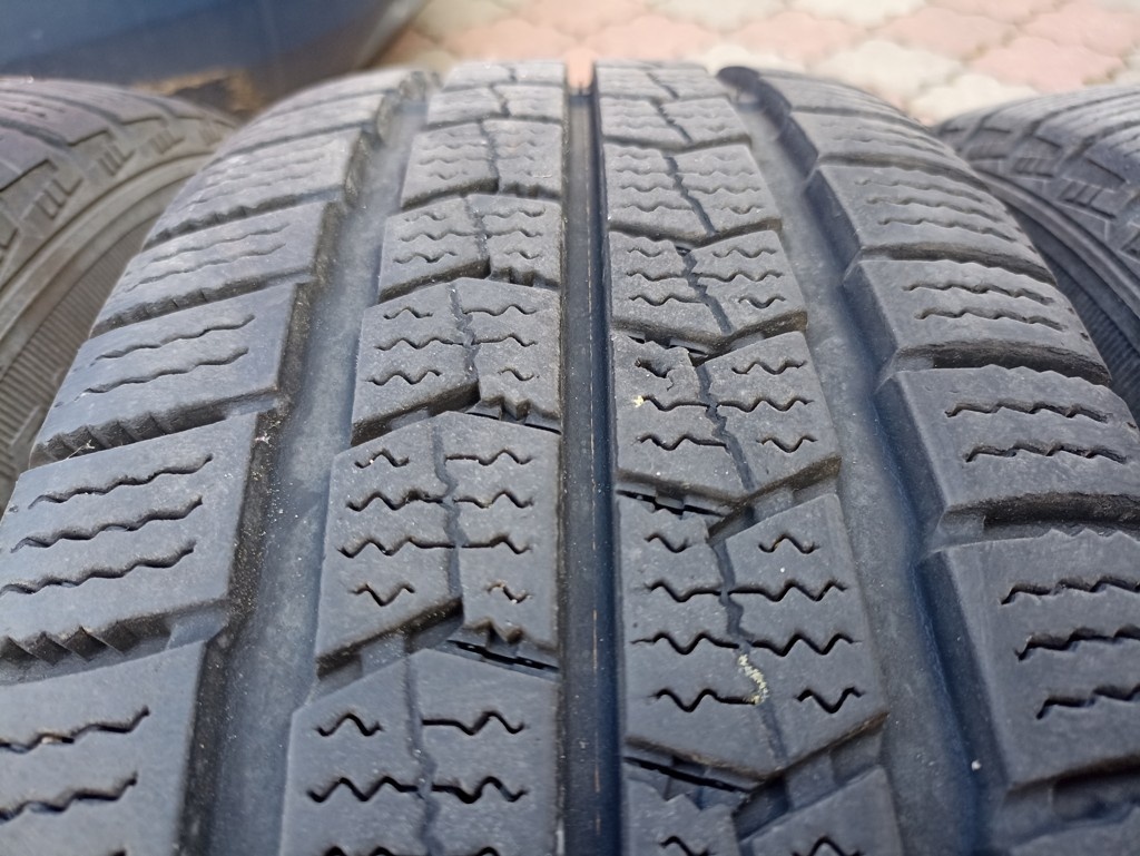 Zimní pneu Nexen 205/65 R16C 107/105T. - 3