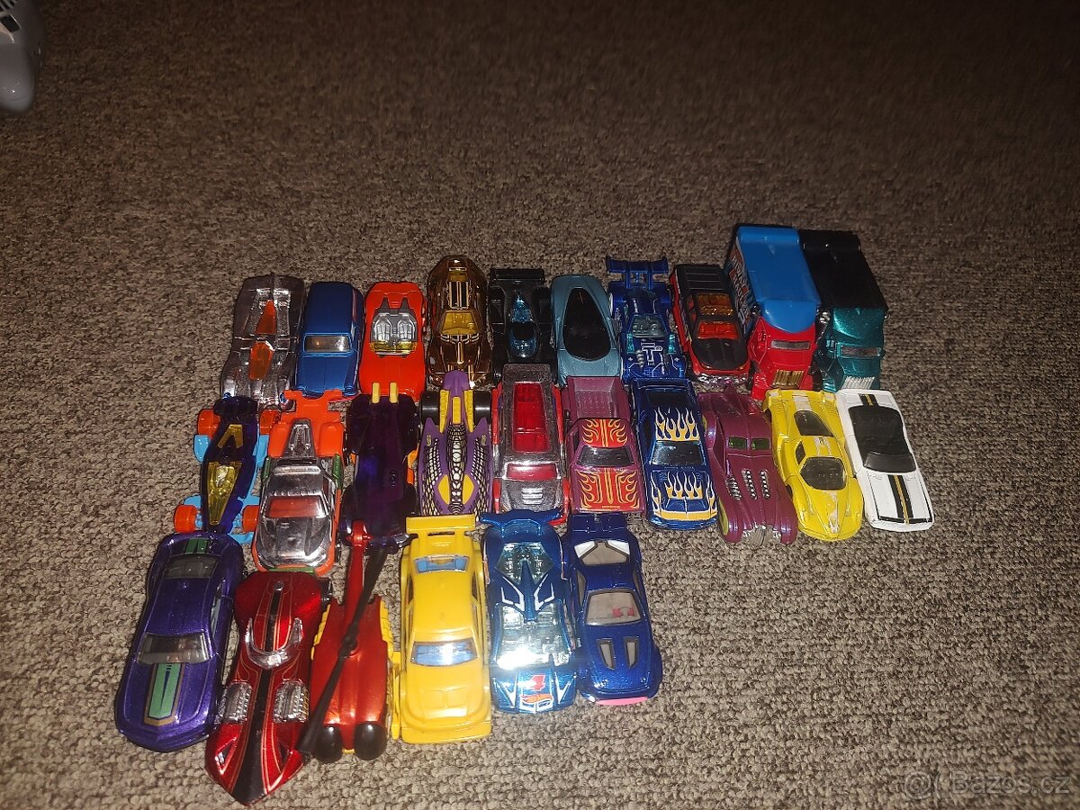 Hot wheels a další autíčka - 3
