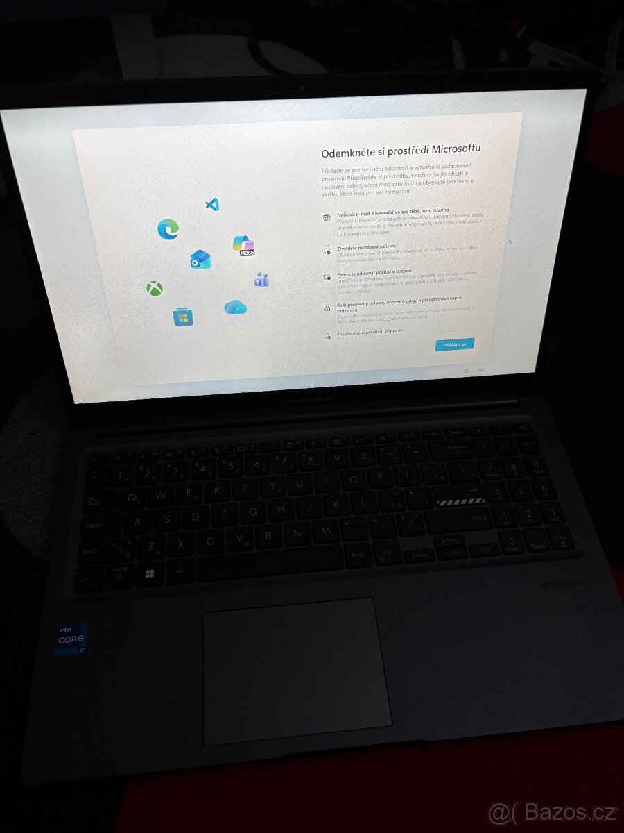 nepoužitý Asus Vivobook 15 - 3