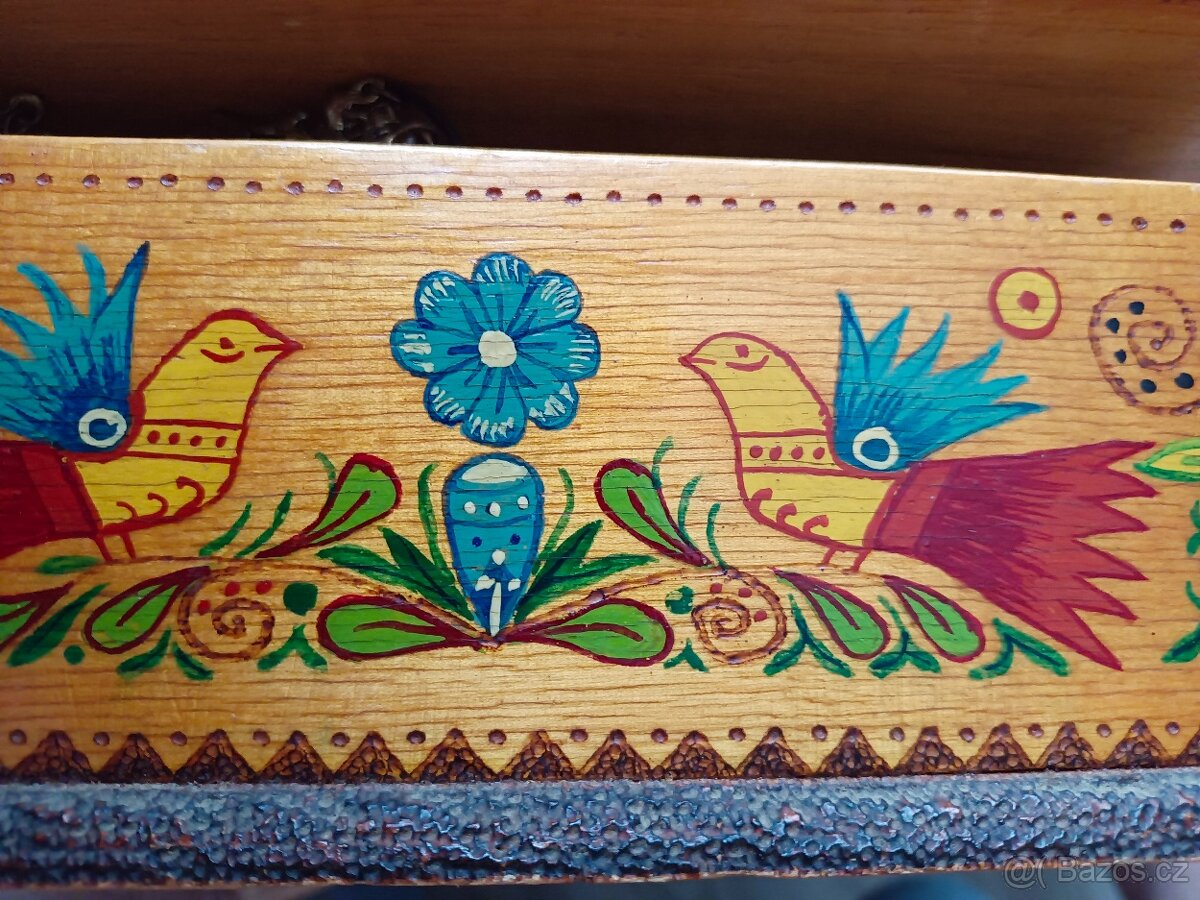 Prodám velkou sbírku bižuterie v několika barevných krabčká - 3