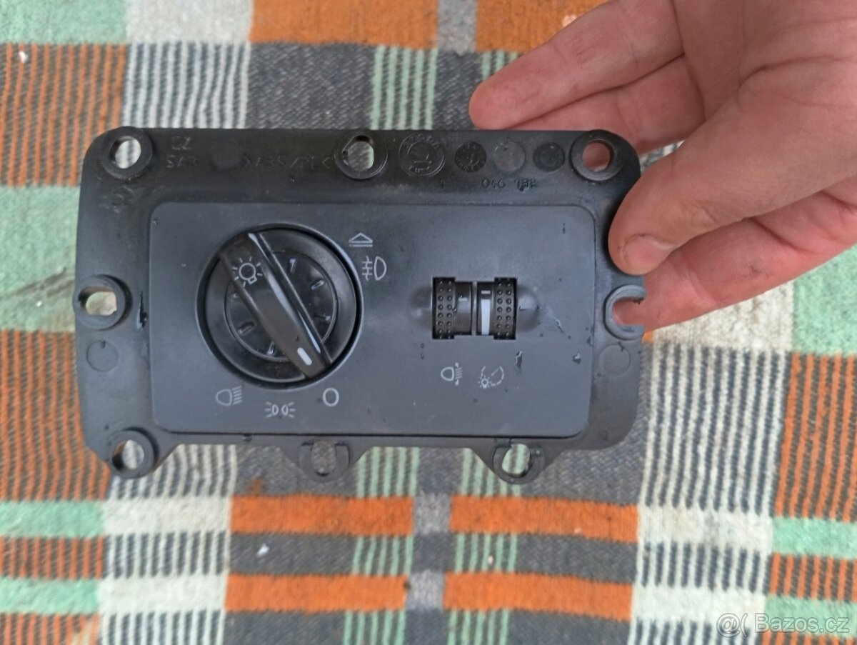 Prodám přepínač světel Fabia 1 - 3