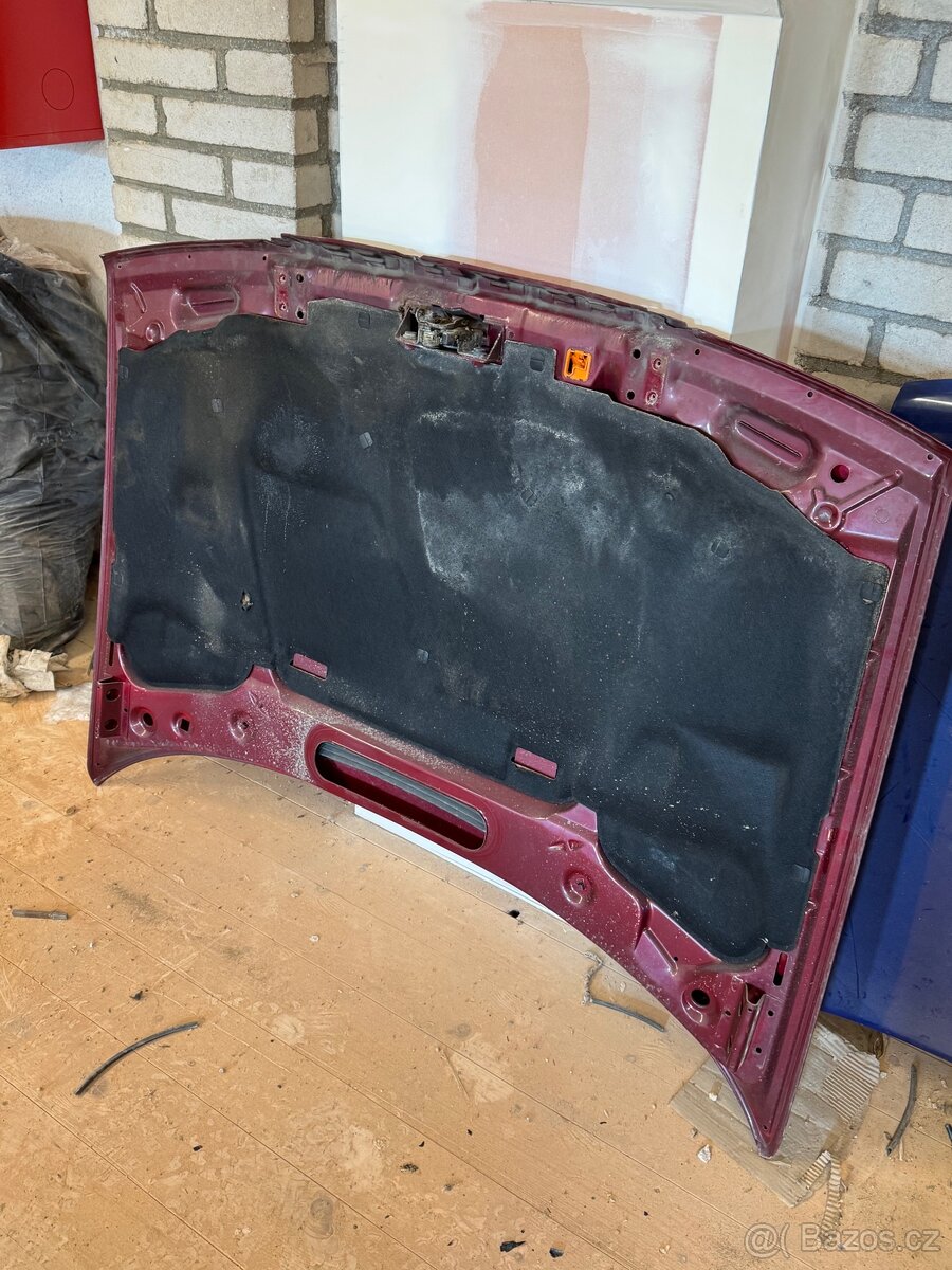 Škoda Felicia, kapota - 3