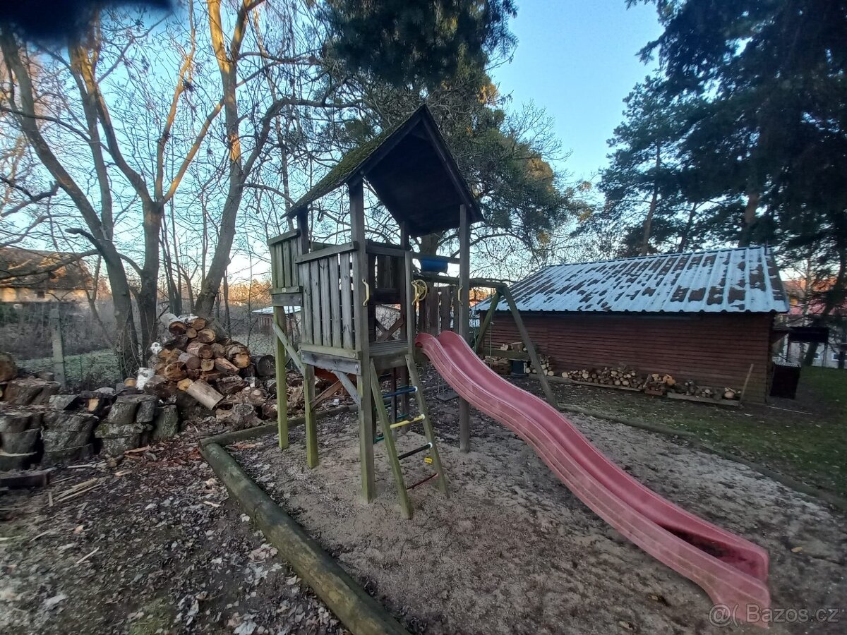 Prodám domeček se kluzavkou a houpačkou - 3